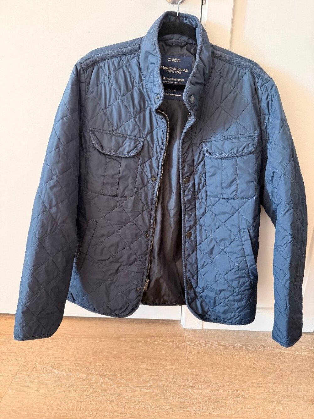 American Eagle Quilted Jacket (Medium, Navy Blue)
